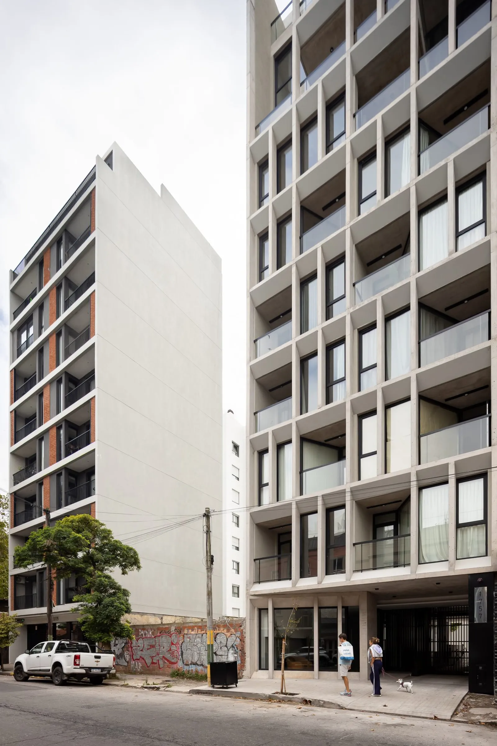 B10 apartment building and its street setting, photograph by Ramiro Sosa