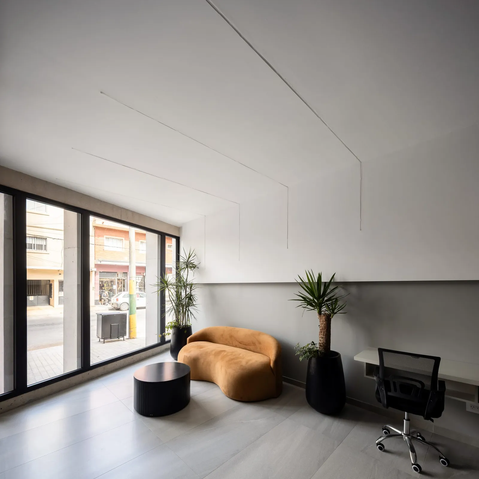 Ground-floor workspace inside B10, photograph by Ramiro Sosa