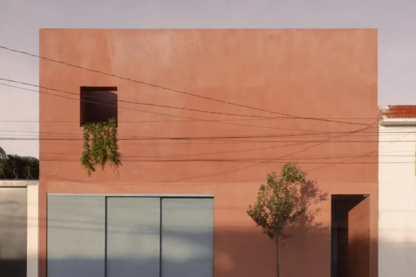 Private street facade of Hosho House in Pachuca