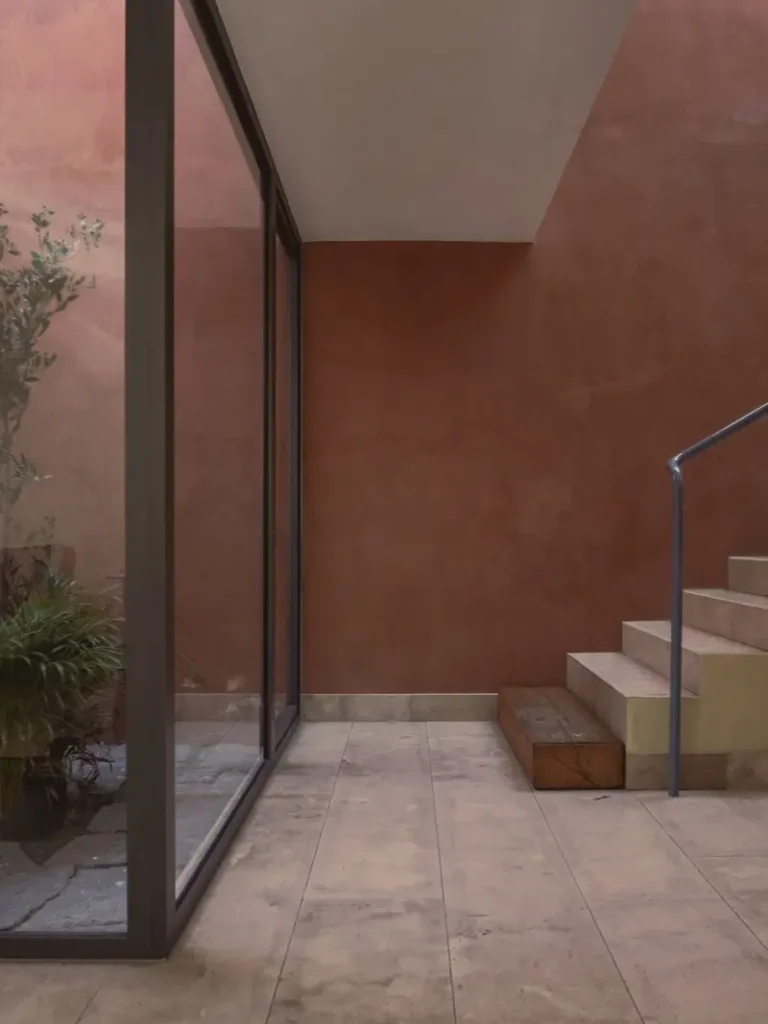 H?sho House Finds Privacy Through Courtyards and Light