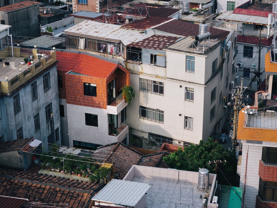 Long-Necked House in the dense urban fabric of Quanzhou, by Not A Studio
