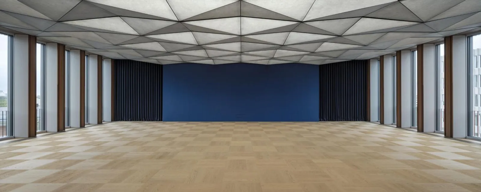 Upper event hall overlooking Berlin, photograph by Jan Bitter