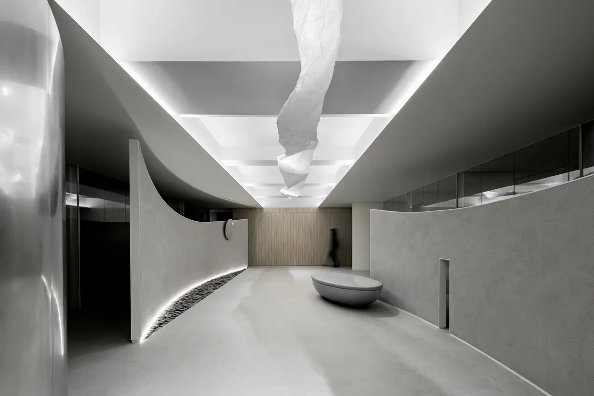 Curved lounge walls and ceiling artwork at Wise Consultation Office