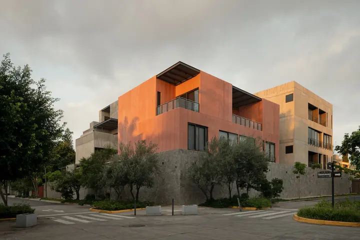 ZAYMA facade by 0studio Arquitectura; photograph by César Belio